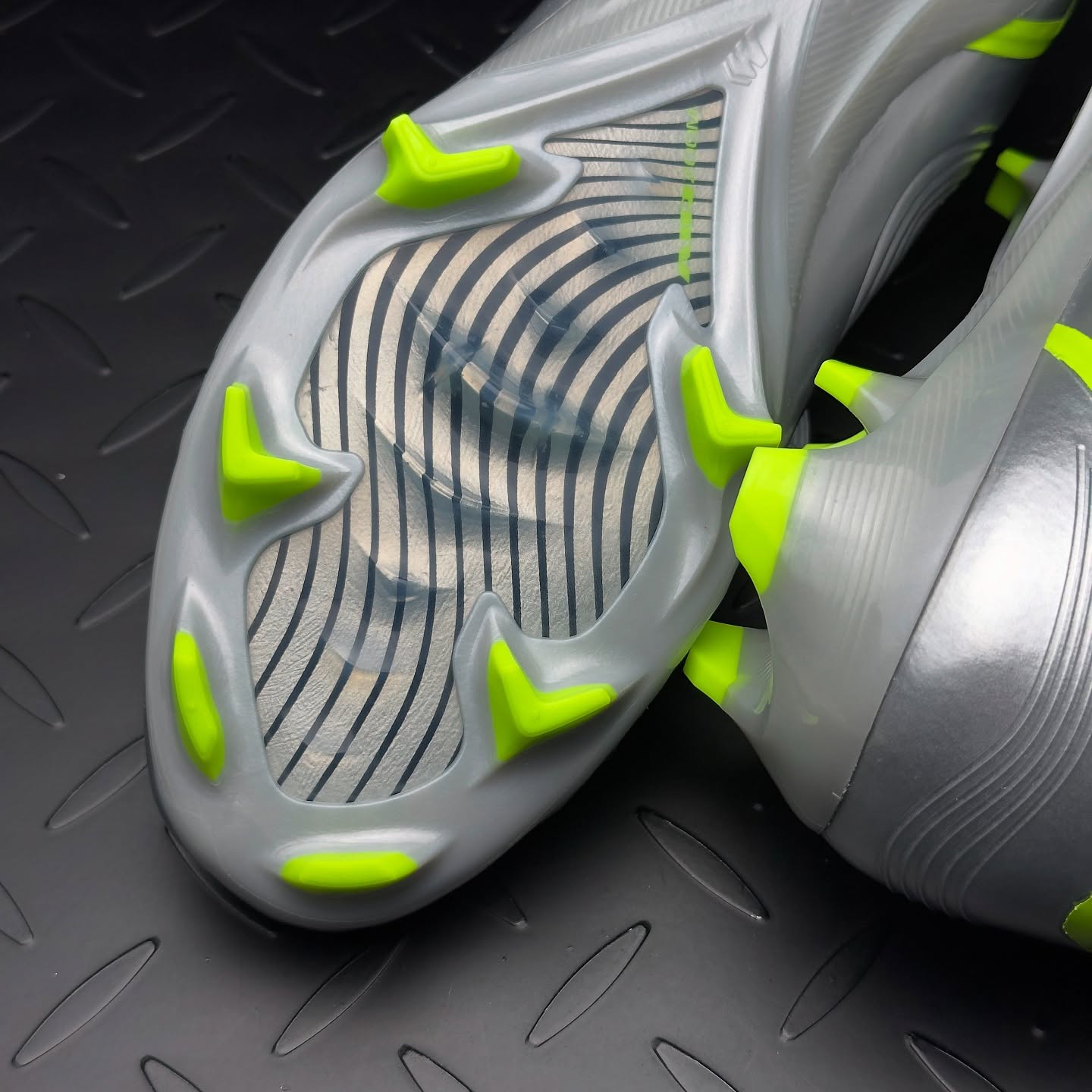 nike mercuriel vapor 1 (4 PAIRES DISPONIBLE)