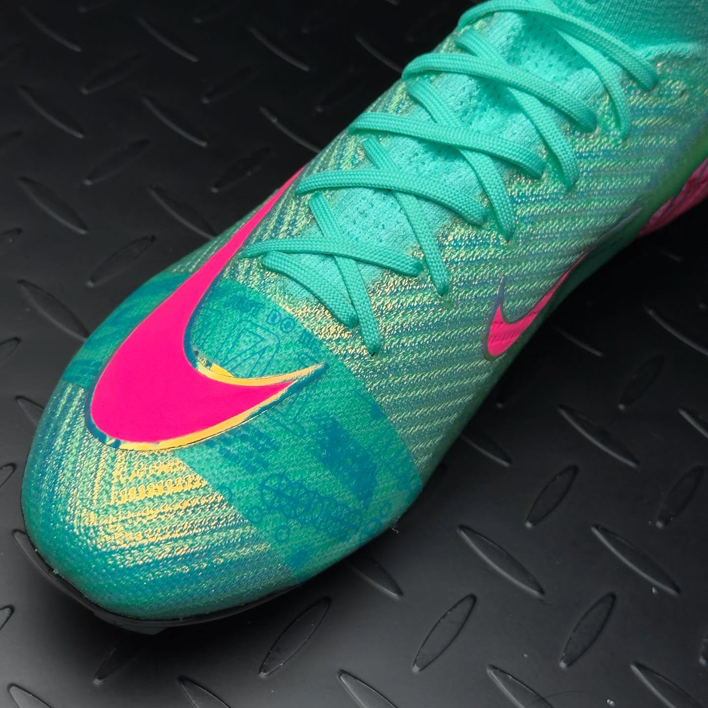 NIKE COSMIC SPEED SUPERFLY 10