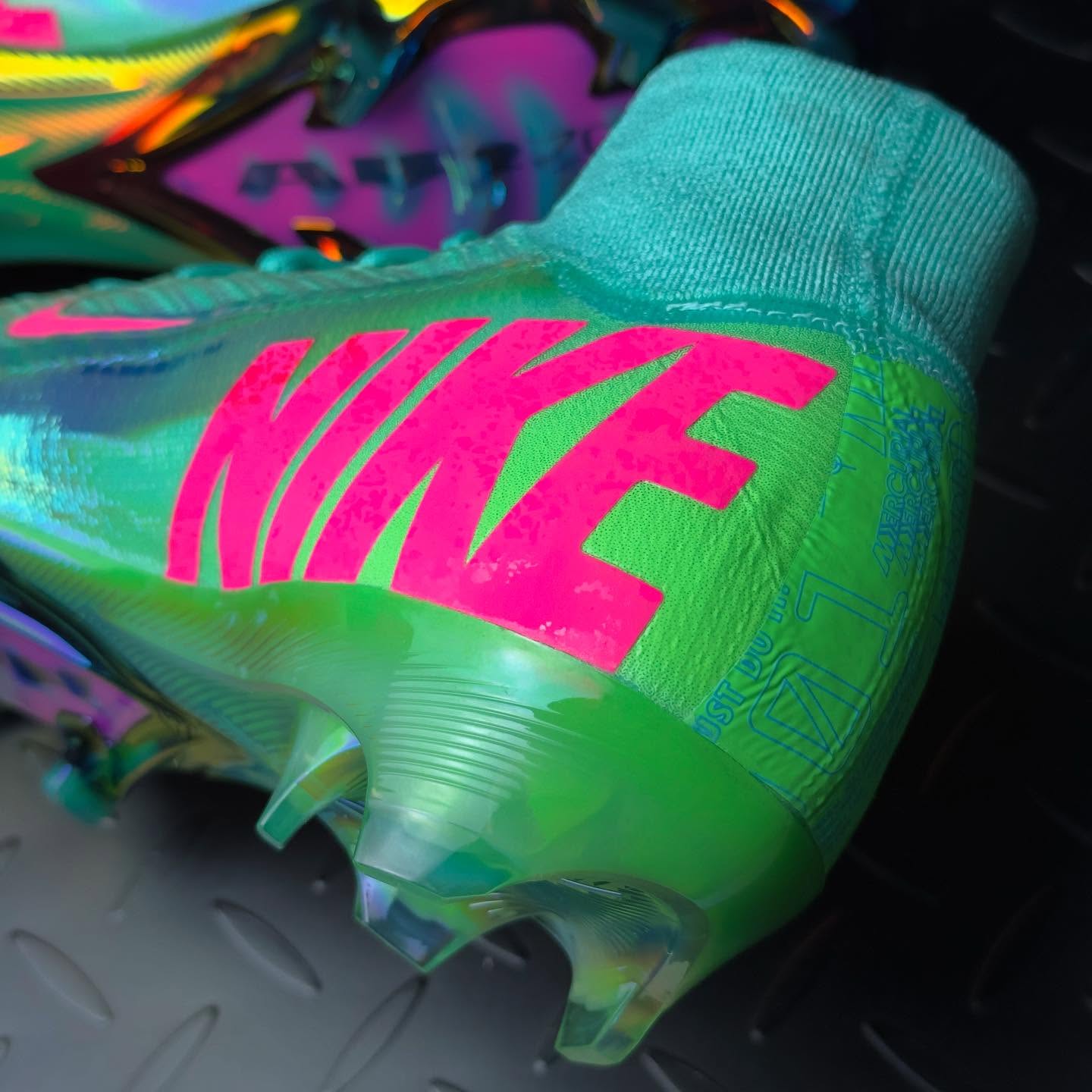 NIKE COSMIC SPEED SUPERFLY 10