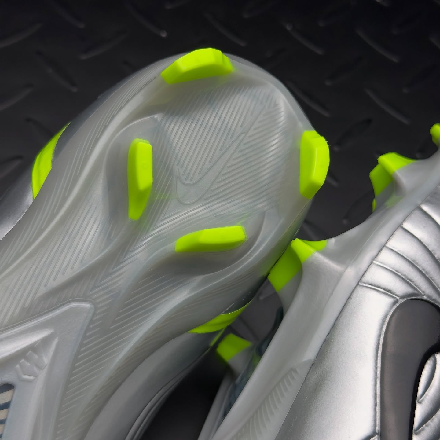 nike mercuriel vapor 1 (4 PAIRES DISPONIBLE)